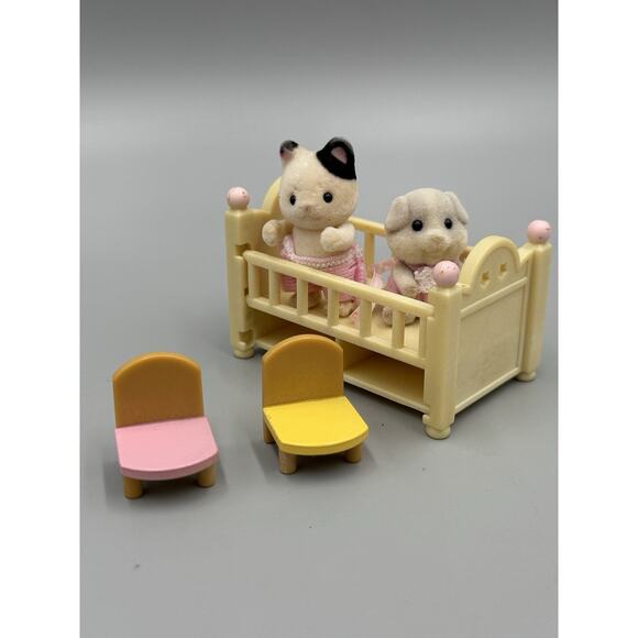 Sylvanian Families Crib W/ Set Of Calico Critters & 2 Chairs READ DETAILS - Picture 1 of 13